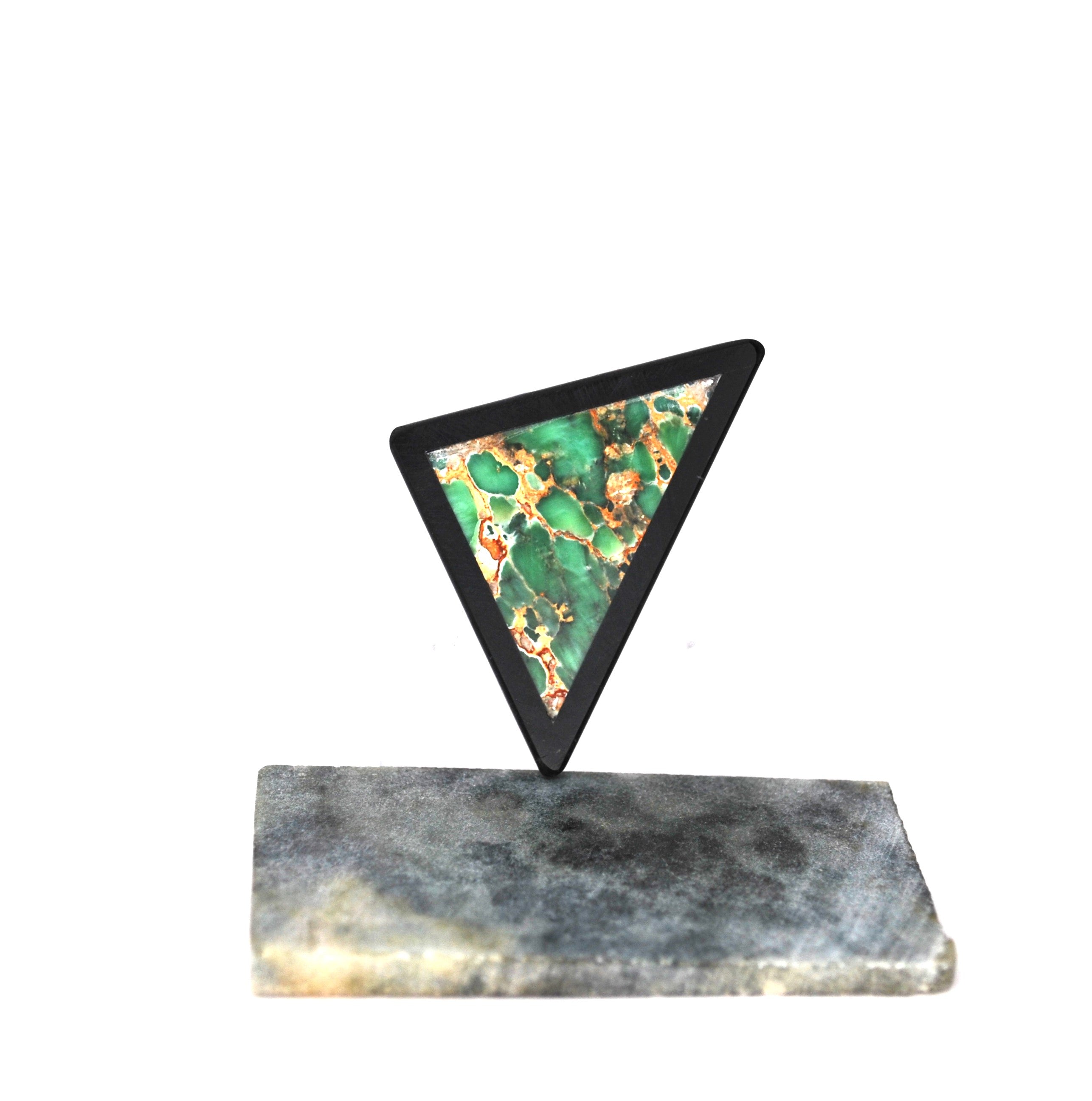 Unique Multi-Chromatic Varascite